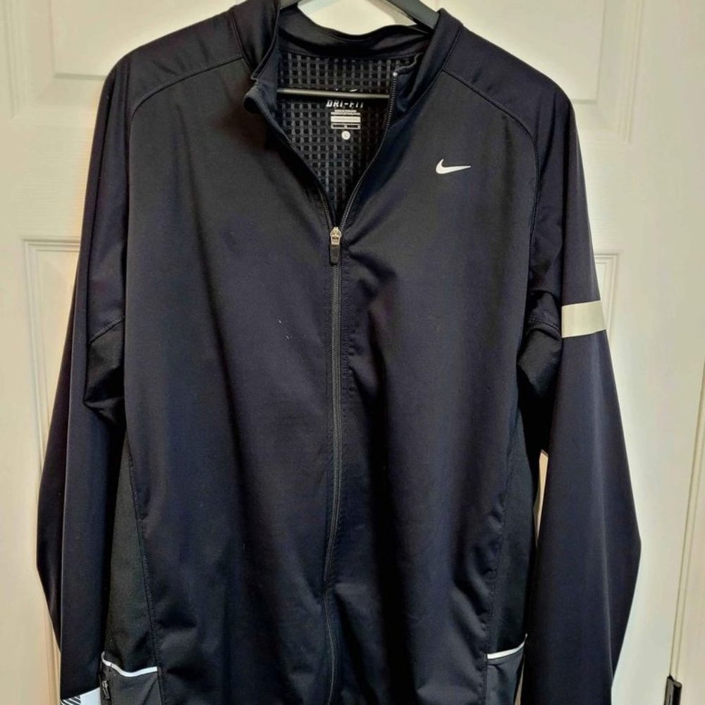 Nike Mens Element Shield Full Zip Running Jacket. Size Large